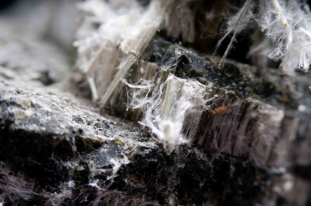 Fibres d’amiante chrysotile vues de près – diagnostic amiante Bruxelles